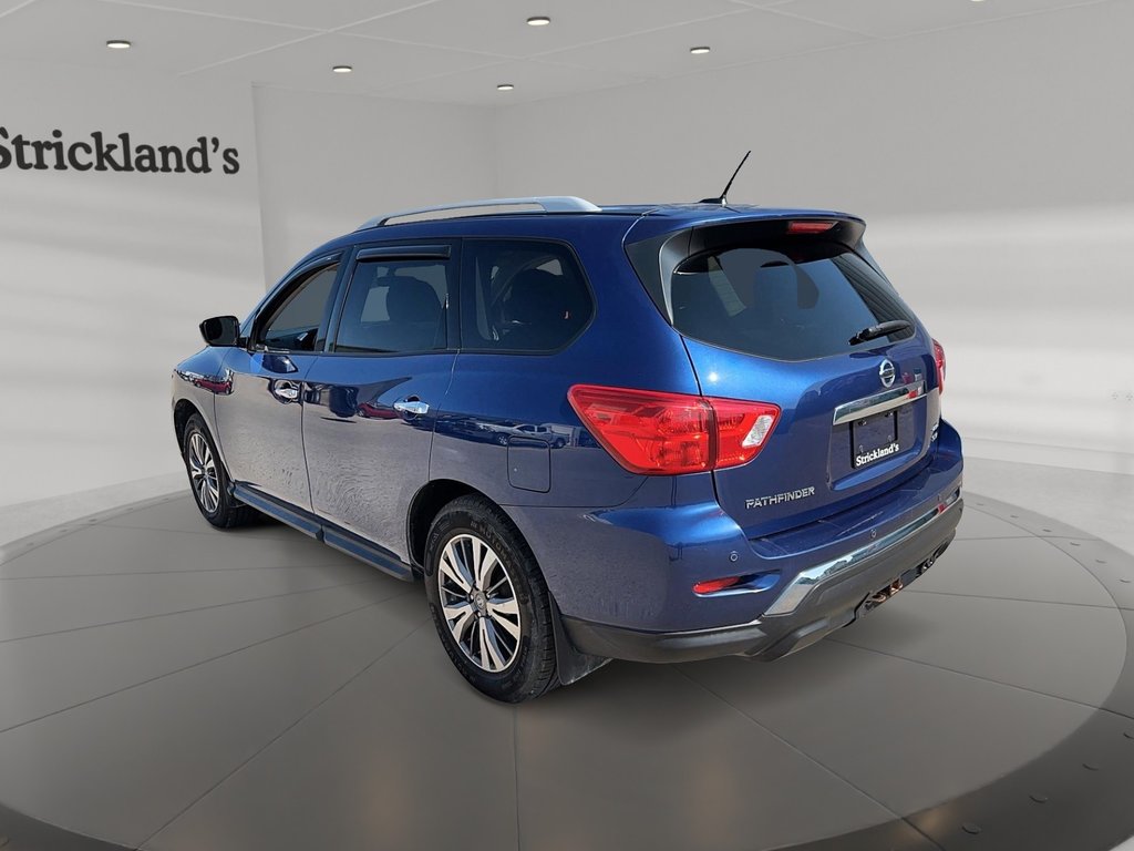 2017 Nissan Pathfinder SV V6 4x4 at in Stratford, Ontario - 4 - w1024h768px