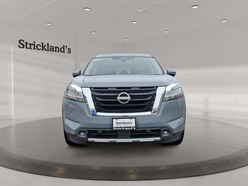 2023 Nissan Pathfinder SL V6 4x4 at in Stratford, Ontario - 2 - w1024h768px