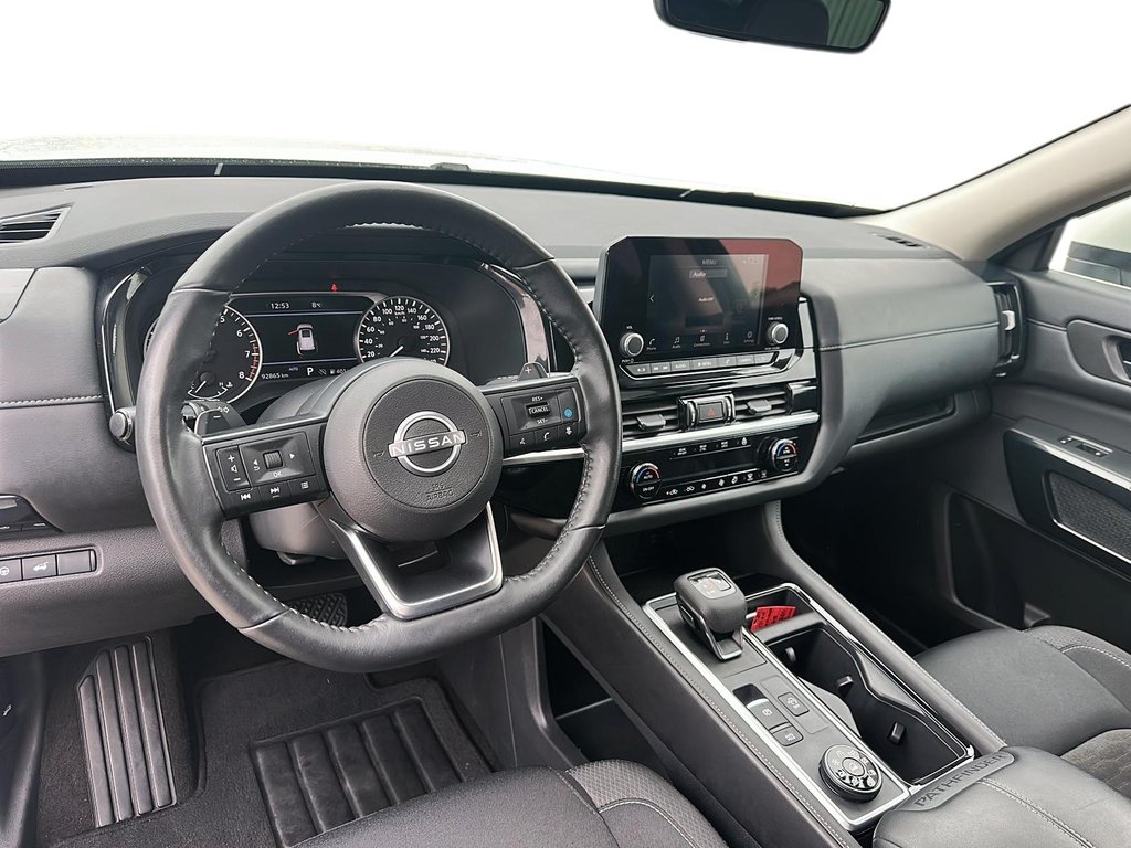 2024 Nissan Pathfinder SV 4WD in Stratford, Ontario - 9 - w1024h768px