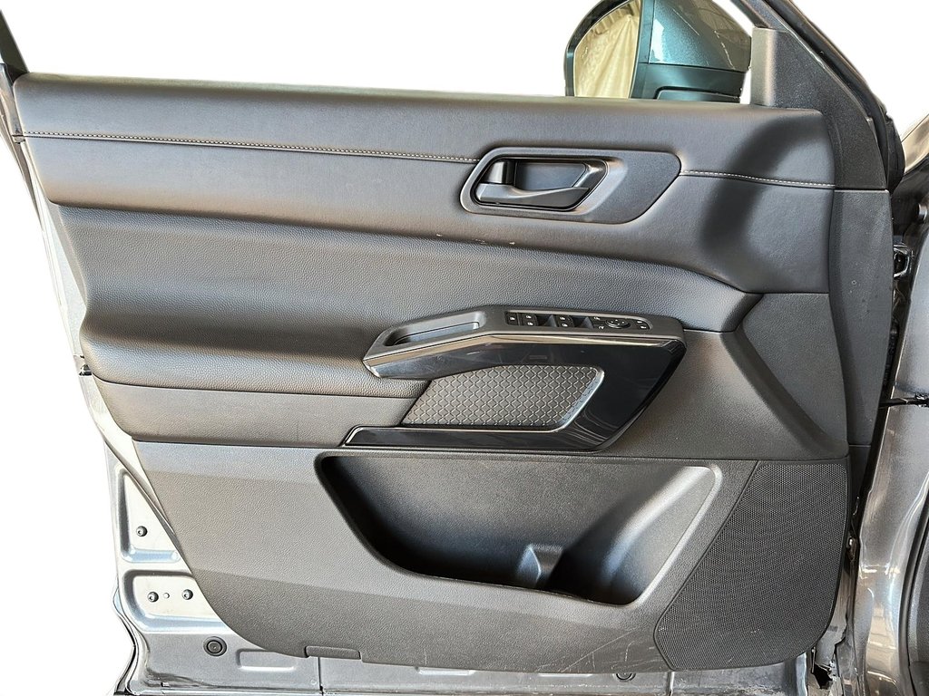 2024 Nissan Pathfinder SV 4WD in Stratford, Ontario - 10 - w1024h768px