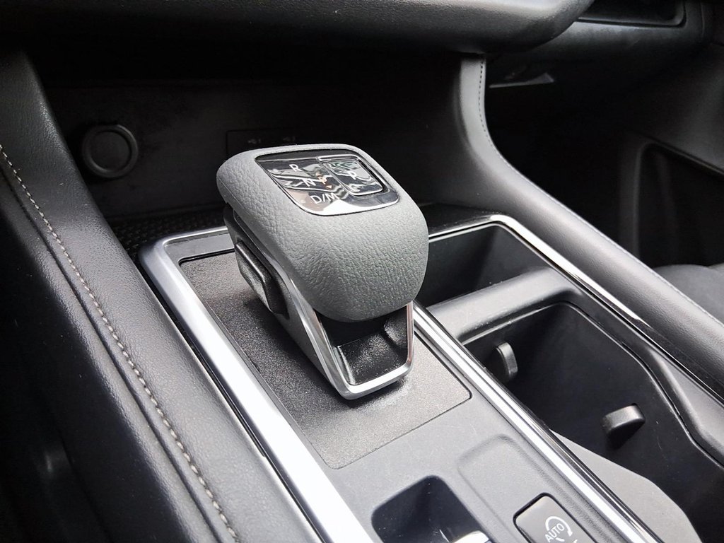 2024 Nissan Pathfinder SV 4WD in Stratford, Ontario - 18 - w1024h768px