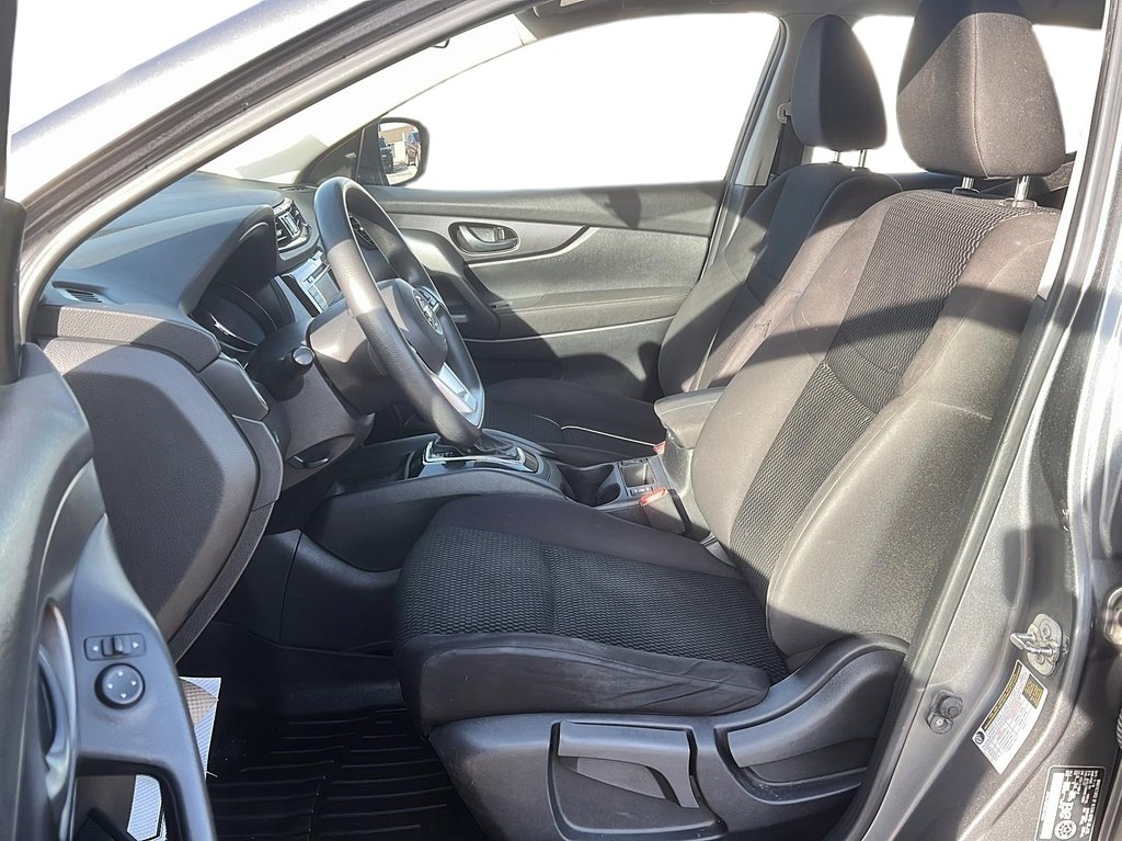 2019  Qashqai S AWD CVT in Stratford, Ontario - 4 - w1024h768px