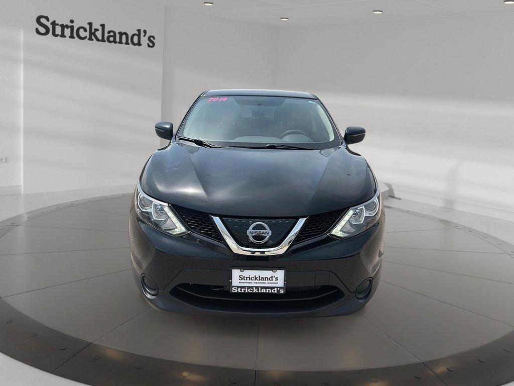2019 Nissan Qashqai S AWD CVT in Stratford, Ontario - 2 - w1024h768px