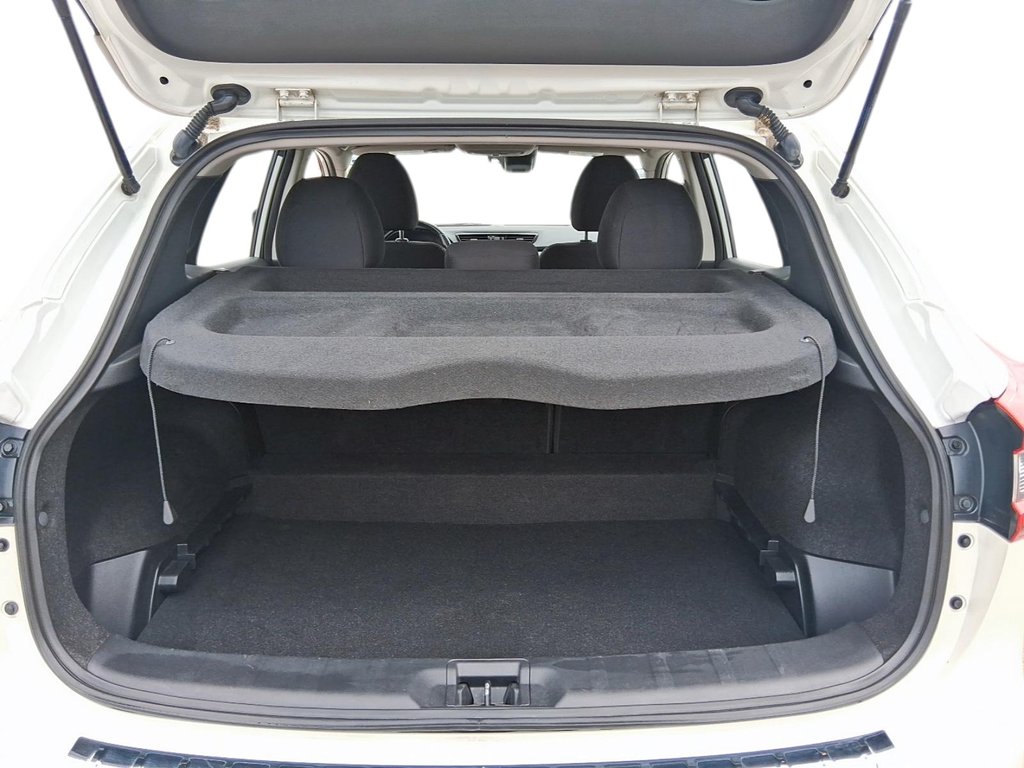 2022 Nissan Qashqai SV FWD CVT in Stratford, Ontario - 6 - w1024h768px
