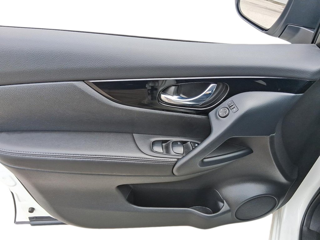 2022 Nissan Qashqai SV FWD CVT in Stratford, Ontario - 11 - w1024h768px