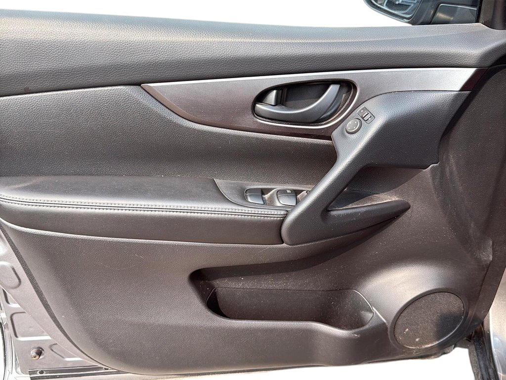 2022 Nissan Qashqai S AWD CVT in Stratford, Ontario - 12 - w1024h768px
