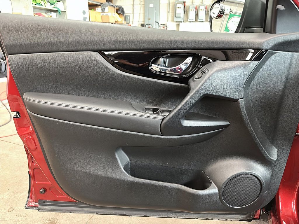 2023 Nissan Qashqai SV AWD CVT in Stratford, Ontario - 10 - w1024h768px