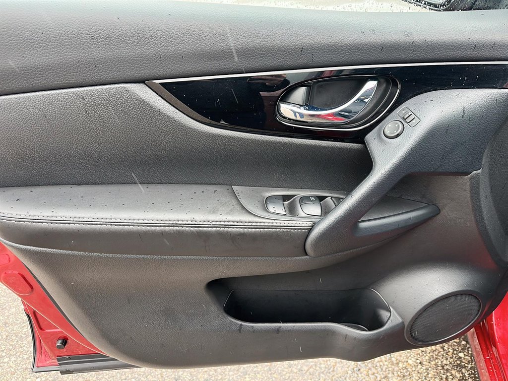 2023 Nissan Qashqai SV AWD CVT in Stratford, Ontario - 10 - w1024h768px