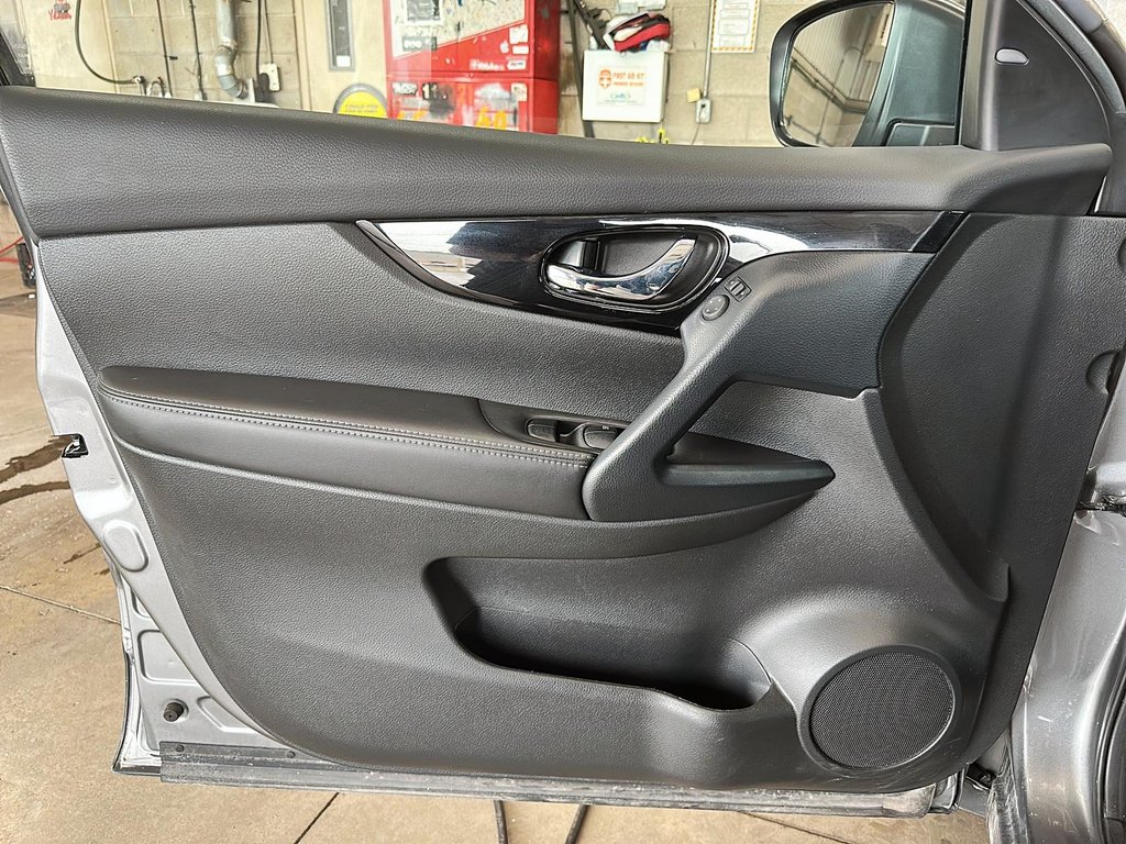 2023 Nissan Qashqai SV AWD CVT in Stratford, Ontario - 10 - w1024h768px