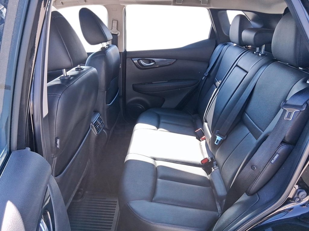 2023 Nissan Qashqai SL AWD CVT in Stratford, Ontario - 10 - w1024h768px