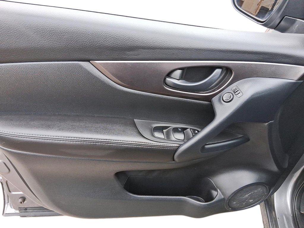 2023 Nissan Qashqai S AWD CVT in Stratford, Ontario - 12 - w1024h768px