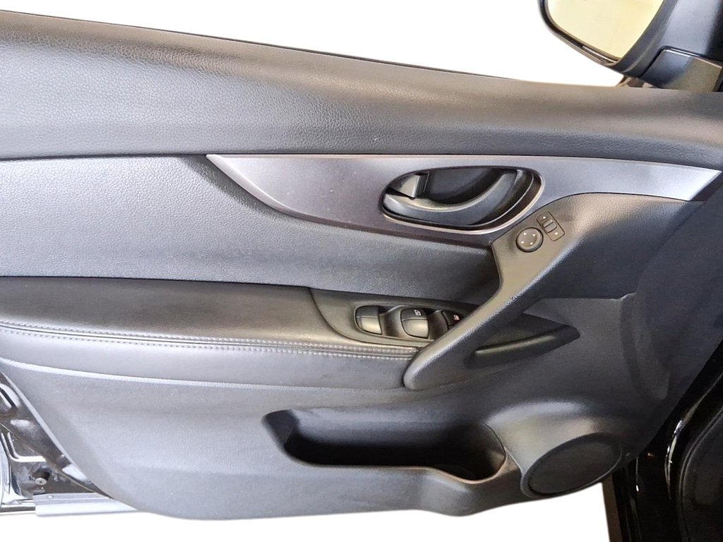2023 Nissan Qashqai S AWD CVT in Stratford, Ontario - 12 - w1024h768px
