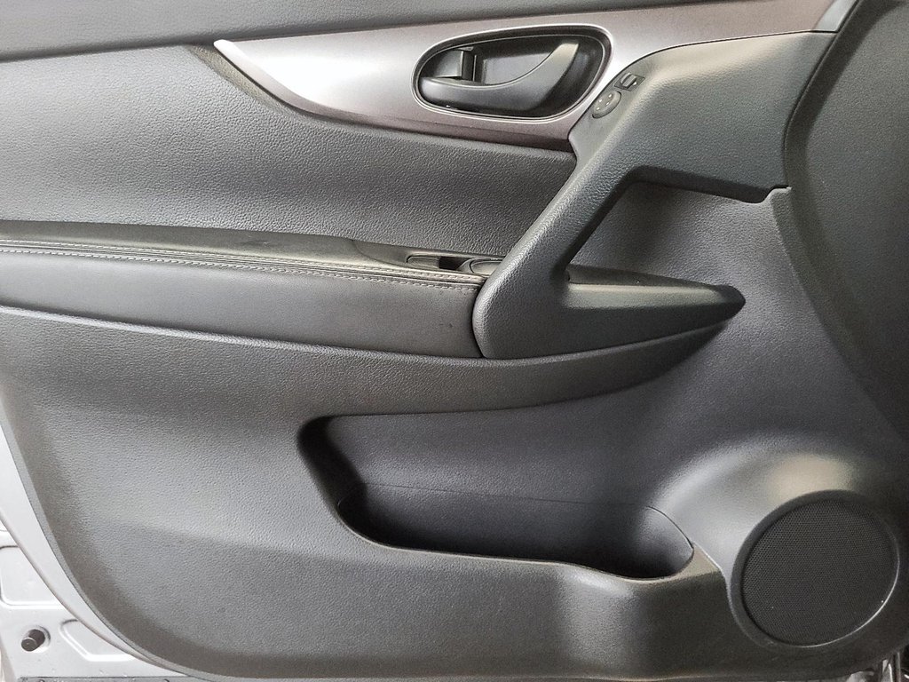 2023 Nissan Qashqai S AWD CVT in Stratford, Ontario - 10 - w1024h768px