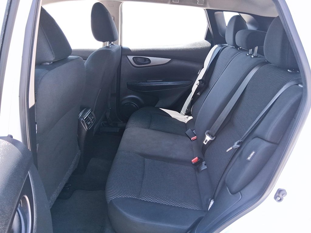 2023 Nissan Qashqai S AWD CVT in Stratford, Ontario - 10 - w1024h768px