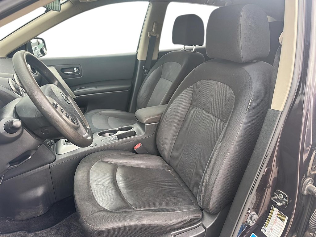 2013 Nissan Rogue S FWD CVT in Stratford, Ontario - 7 - w1024h768px