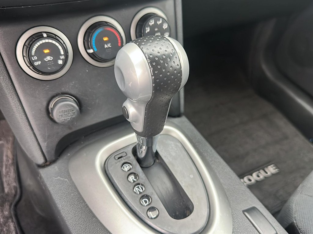 2013 Nissan Rogue S FWD CVT in Stratford, Ontario - 13 - w1024h768px