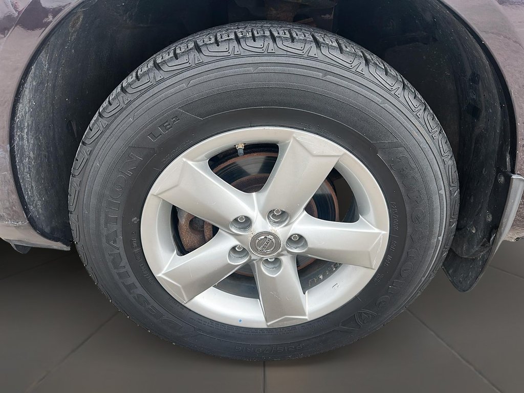 2013 Nissan Rogue S FWD CVT in Stratford, Ontario - 6 - w1024h768px