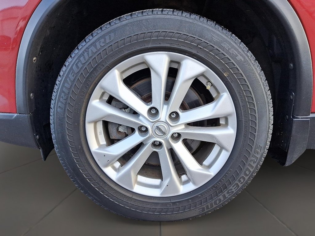 2014 Nissan Rogue SV AWD CVT in Stratford, Ontario - 7 - w1024h768px