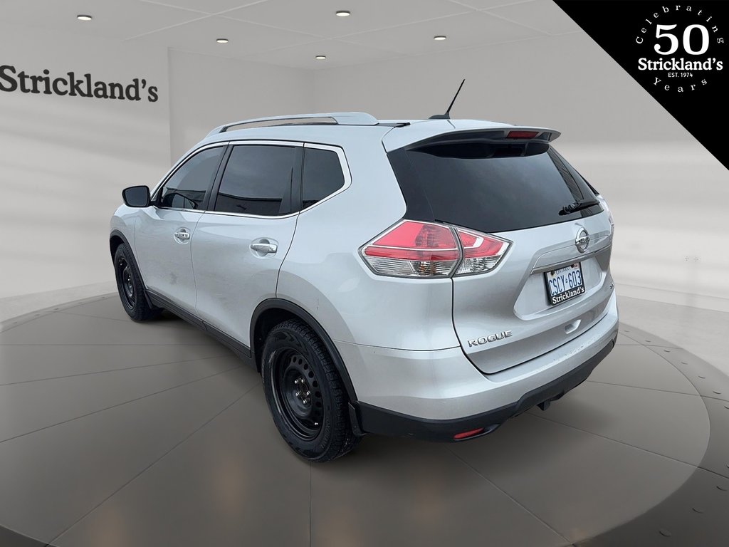 2016 Nissan Rogue SV FWD Special Edition CVT in Stratford, Ontario - 4 - w1024h768px