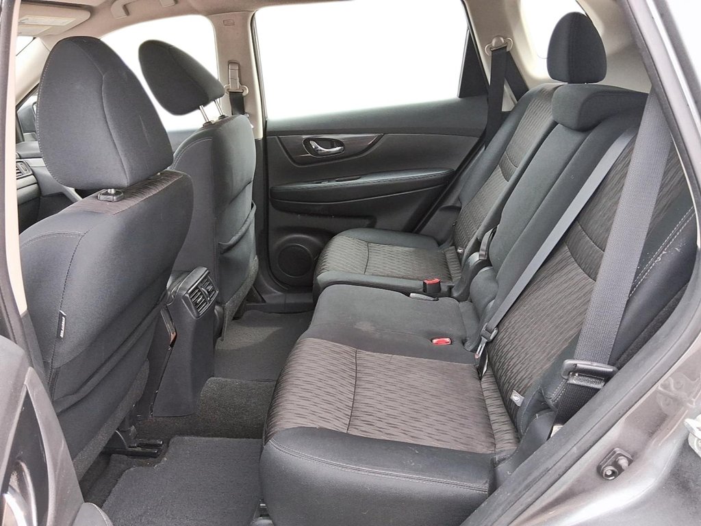 2018 Nissan Rogue S AWD CVT in Stratford, Ontario - 9 - w1024h768px