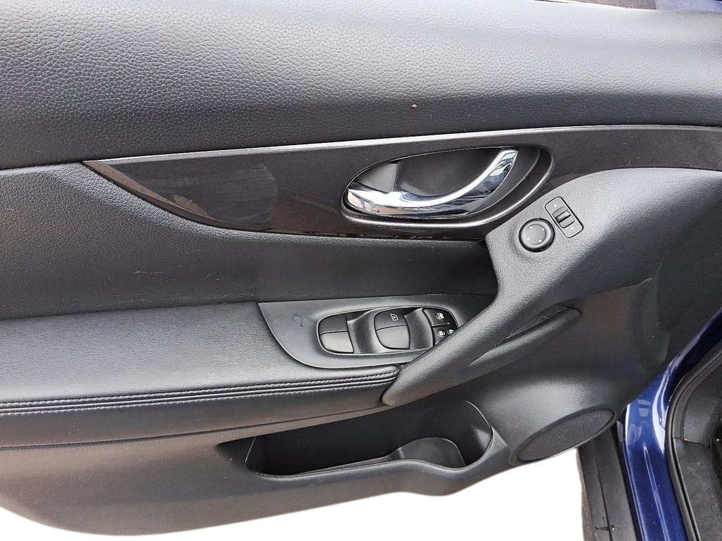 2020 Nissan Rogue SV AWD CVT (2) in Stratford, Ontario - 10 - w1024h768px