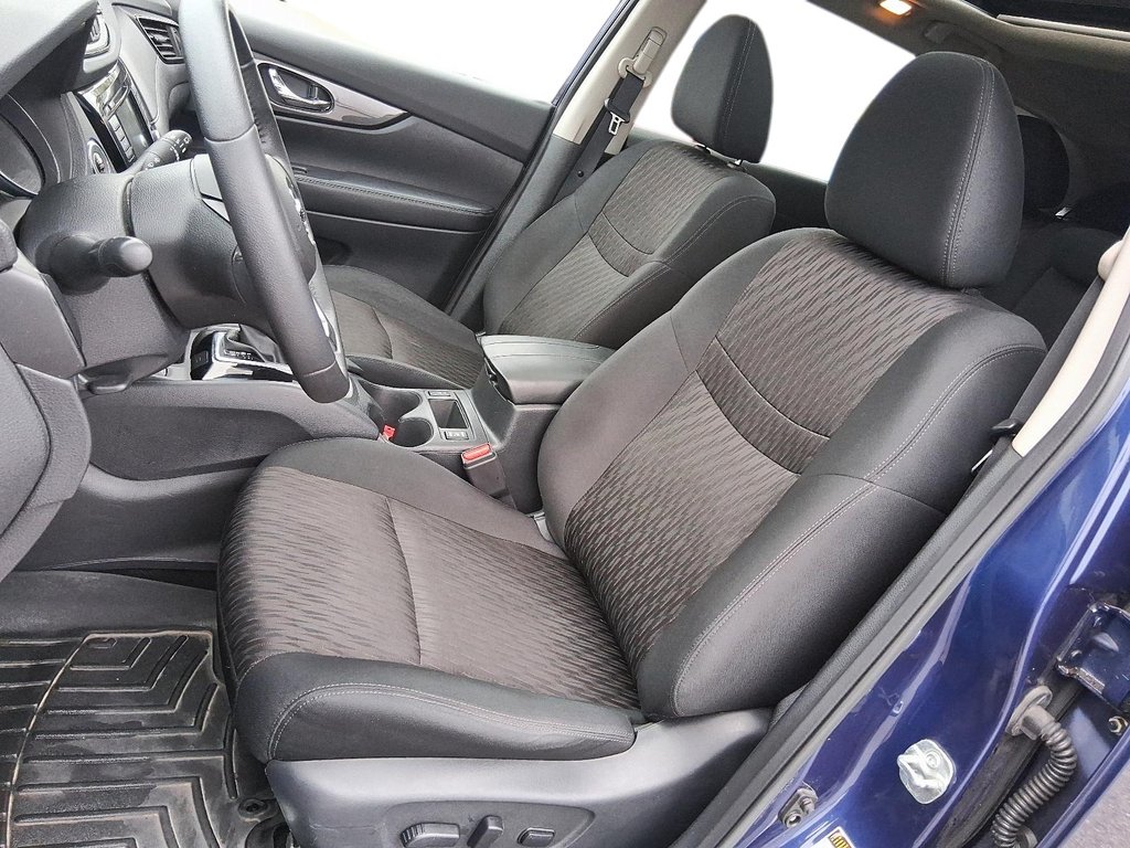 2020 Nissan Rogue SV AWD CVT (2) in Stratford, Ontario - 8 - w1024h768px