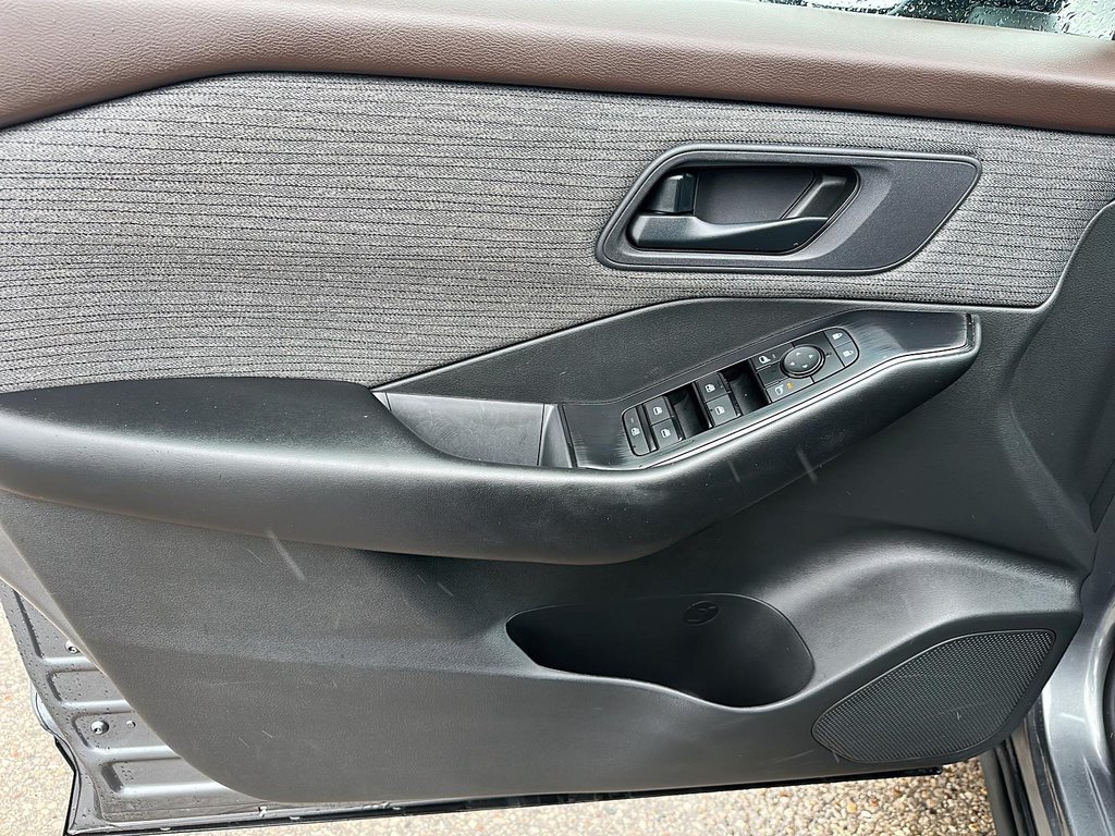 2023 Nissan Rogue S AWD CVT in Stratford, Ontario - 10 - w1024h768px