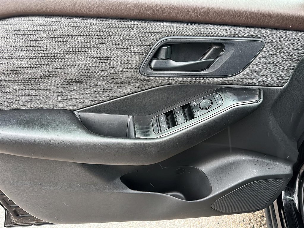 2023 Nissan Rogue S AWD CVT in Stratford, Ontario - 10 - w1024h768px