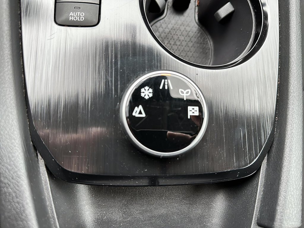 2023 Nissan Rogue S AWD CVT in Stratford, Ontario - 15 - w1024h768px