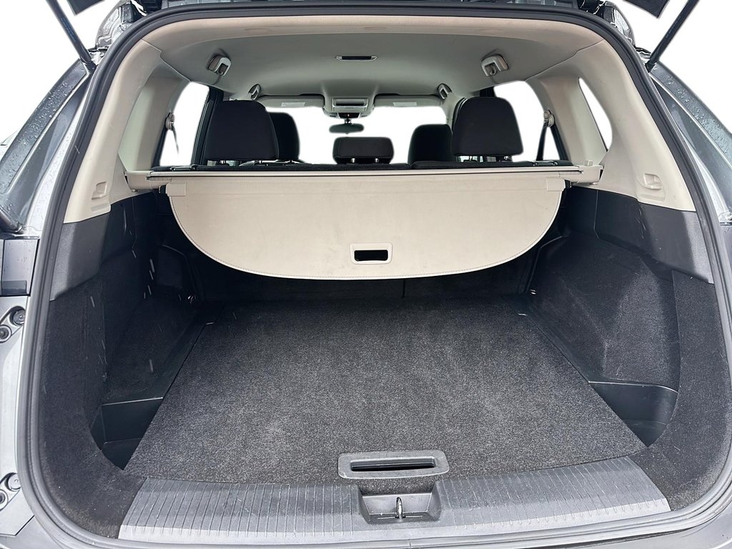 2023 Nissan Rogue S AWD CVT in Stratford, Ontario - 6 - w1024h768px