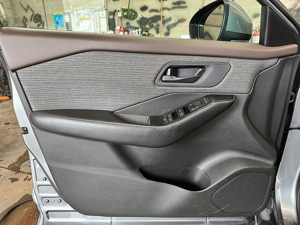2023 Nissan Rogue S AWD CVT in Stratford, Ontario - 10 - w1024h768px