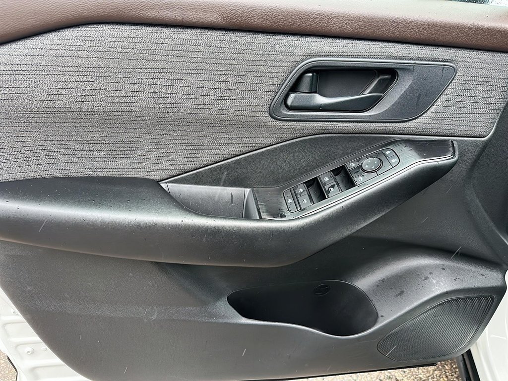 2023 Nissan Rogue S AWD CVT in Stratford, Ontario - 10 - w1024h768px