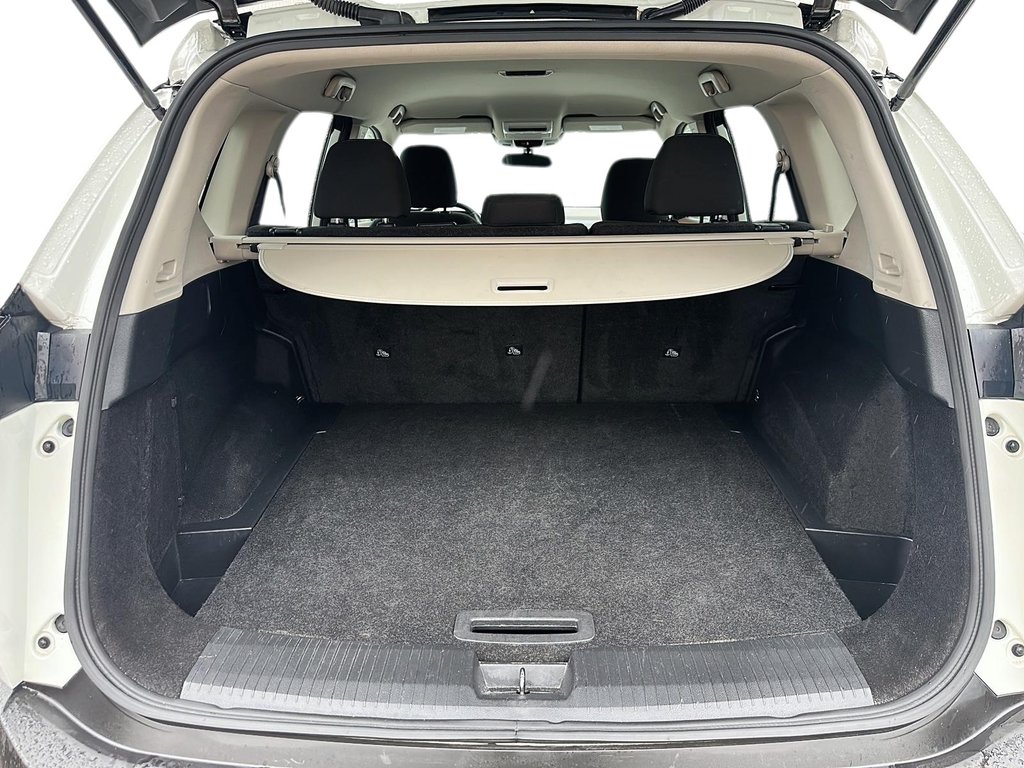 2023 Nissan Rogue S AWD CVT in Stratford, Ontario - 6 - w1024h768px