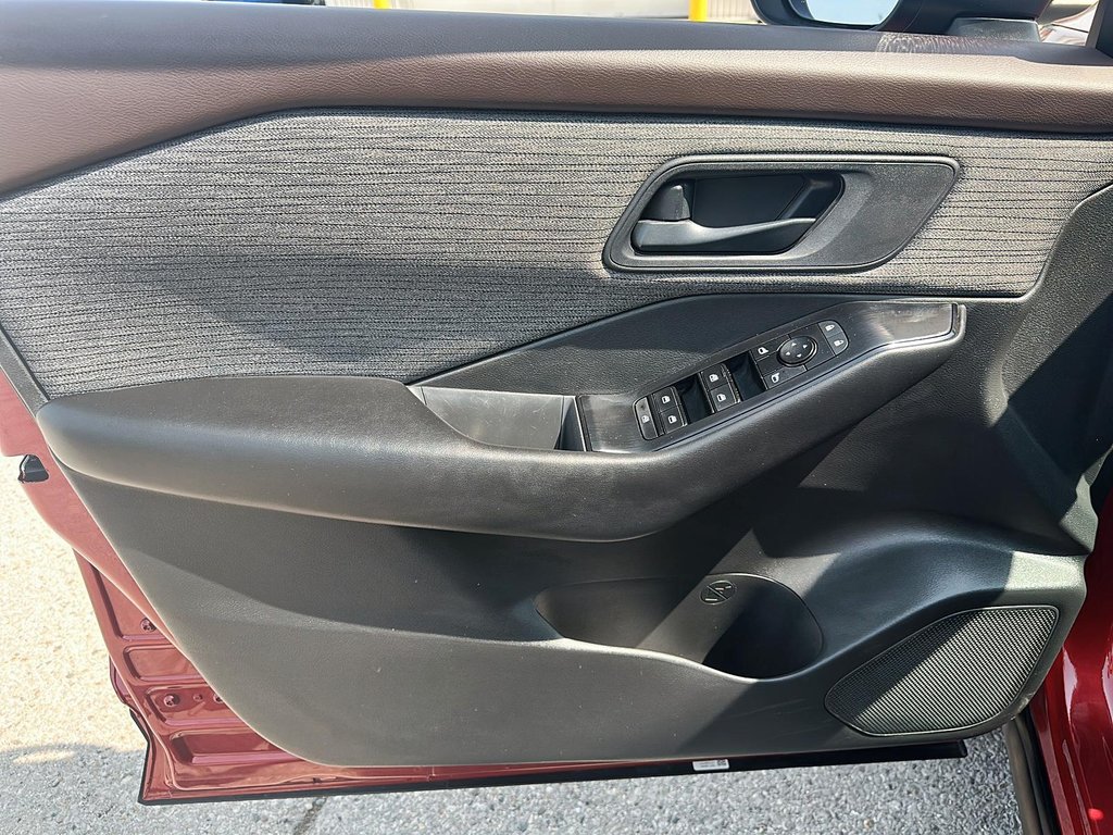 2023 Nissan Rogue S AWD CVT in Stratford, Ontario - 10 - w1024h768px