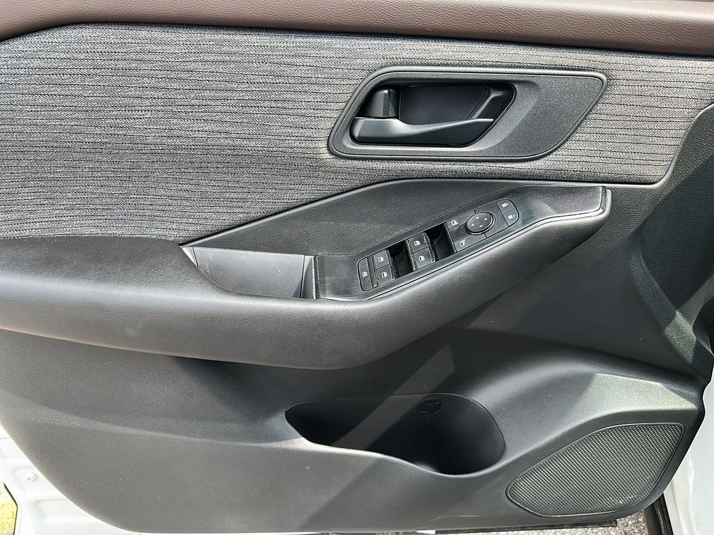 2023 Nissan Rogue S AWD CVT in Stratford, Ontario - 10 - w1024h768px