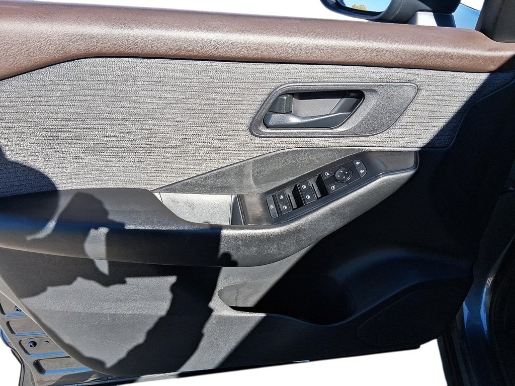 2023 Nissan Rogue S AWD CVT in Stratford, Ontario - 11 - w1024h768px