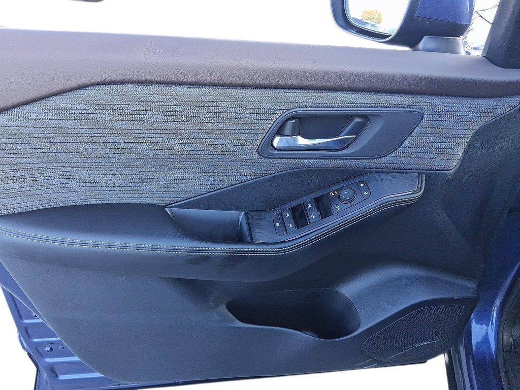 2023 Nissan Rogue SV AWD CVT in Stratford, Ontario - 11 - w1024h768px