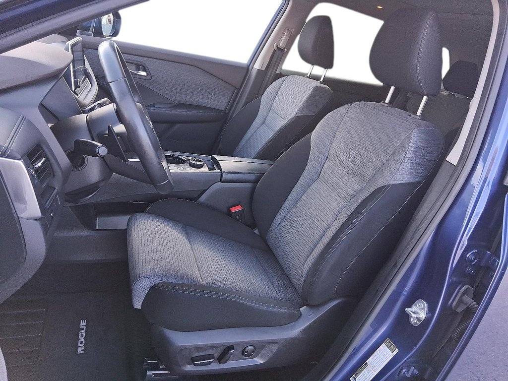 2023 Nissan Rogue SV AWD CVT in Stratford, Ontario - 8 - w1024h768px