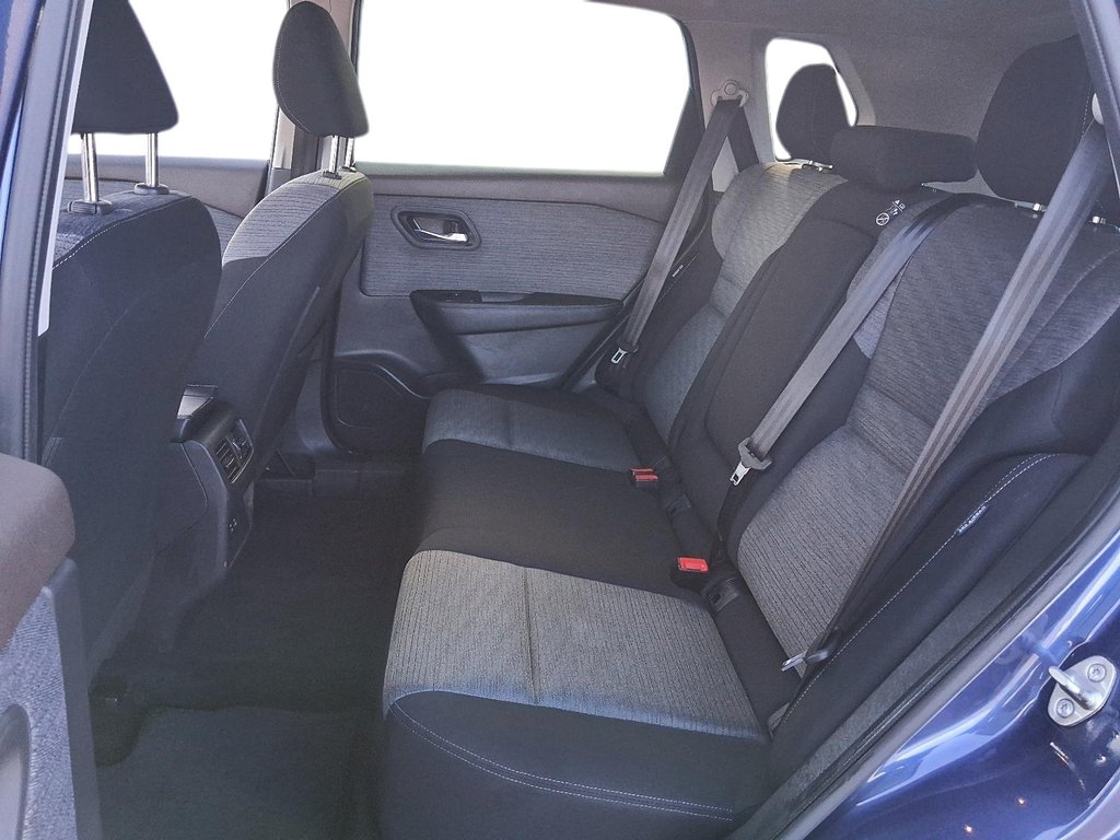 2023 Nissan Rogue SV AWD CVT in Stratford, Ontario - 9 - w1024h768px