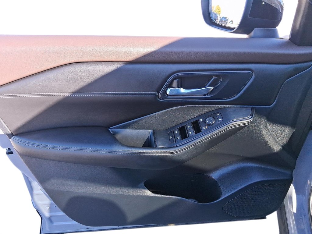 2023 Nissan Rogue SV Midnight Edition AWD CVT in Stratford, Ontario - 11 - w1024h768px