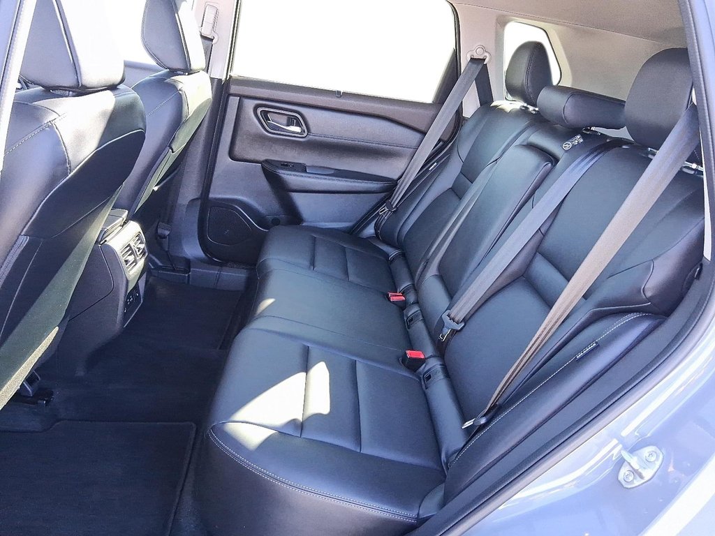 2023 Nissan Rogue SV Midnight Edition AWD CVT in Stratford, Ontario - 9 - w1024h768px