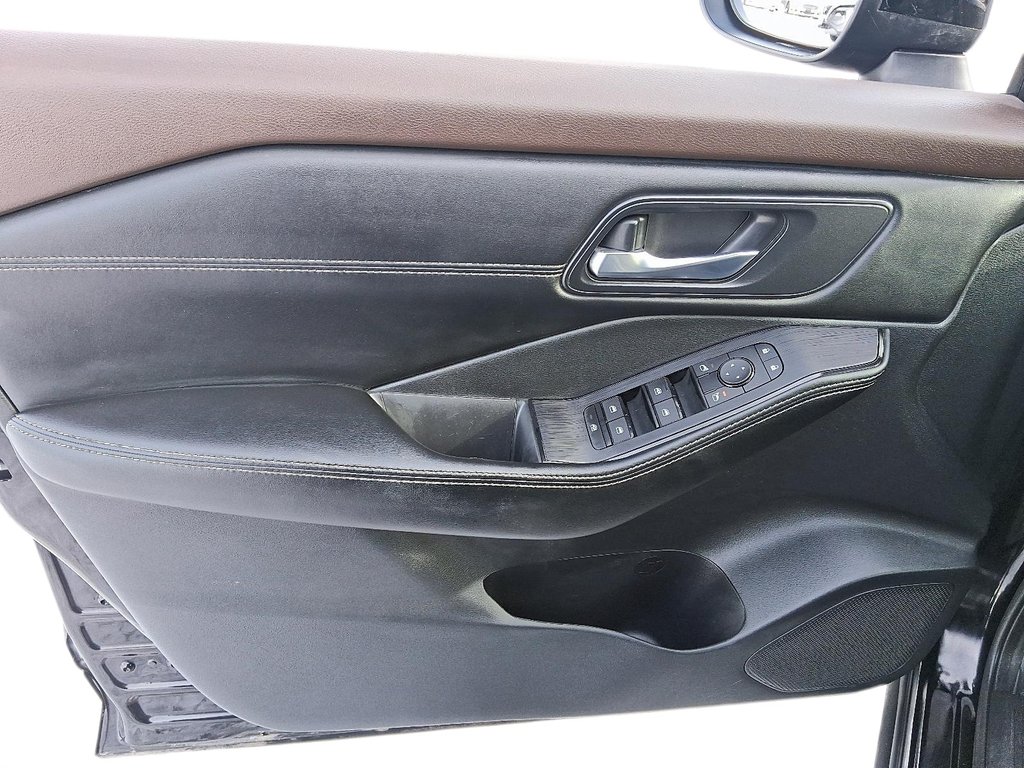 2023 Nissan Rogue SV Midnight Edition AWD CVT in Stratford, Ontario - 11 - w1024h768px