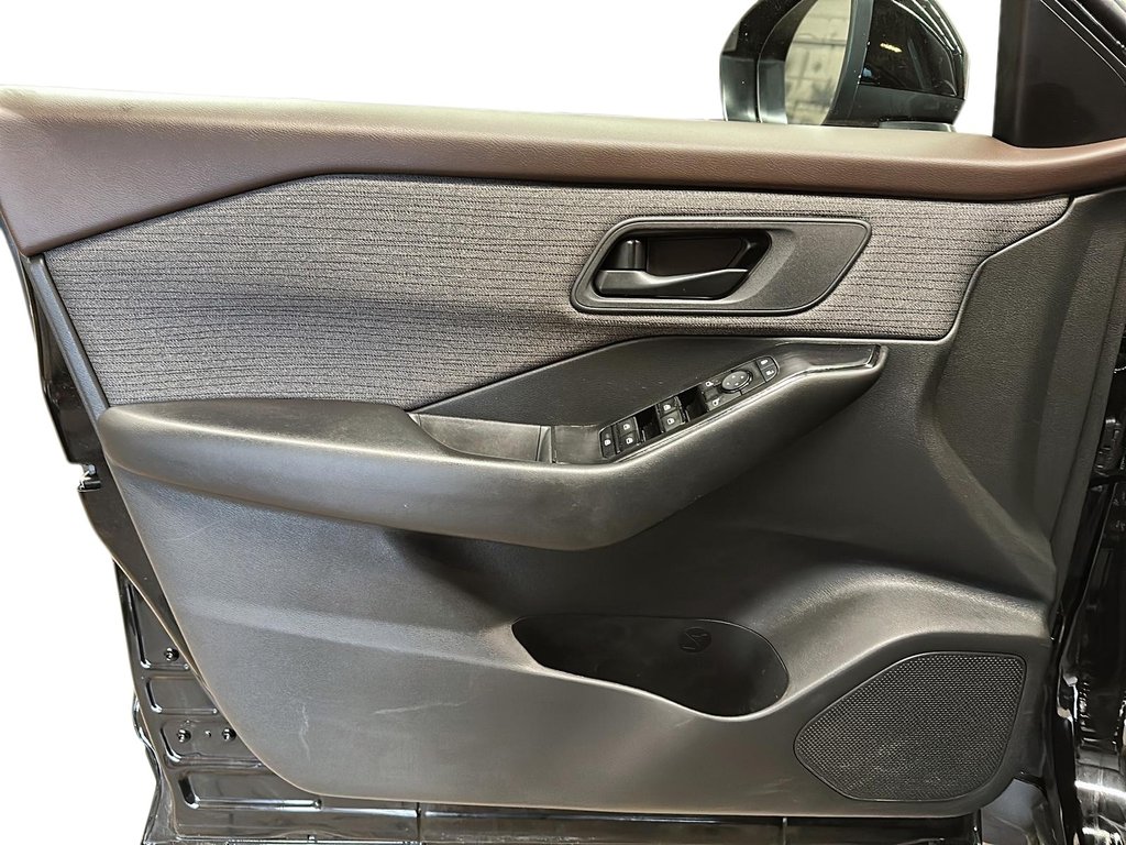 2023 Nissan Rogue S AWD CVT in Stratford, Ontario - 10 - w1024h768px