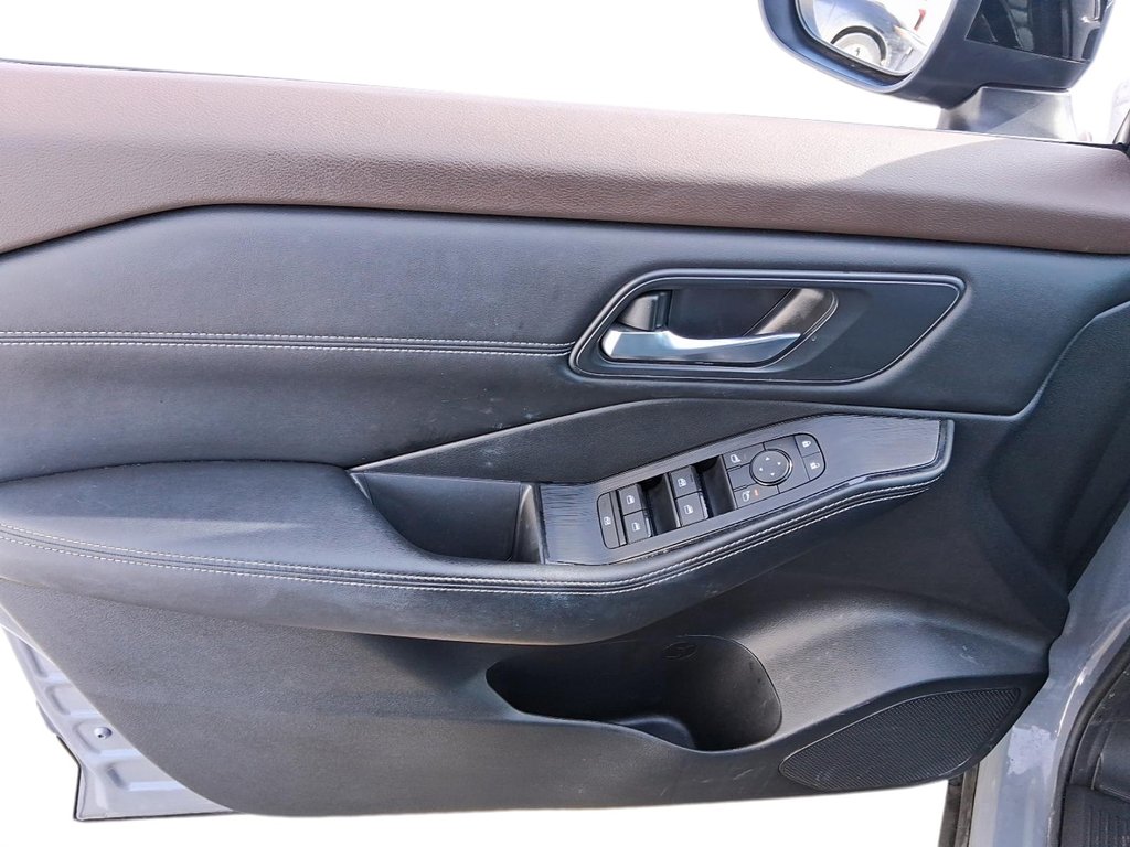 2023 Nissan Rogue SV Midnight Edition AWD CVT in Stratford, Ontario - 11 - w1024h768px