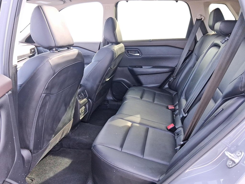 2023 Nissan Rogue SV Midnight Edition AWD CVT in Stratford, Ontario - 9 - w1024h768px