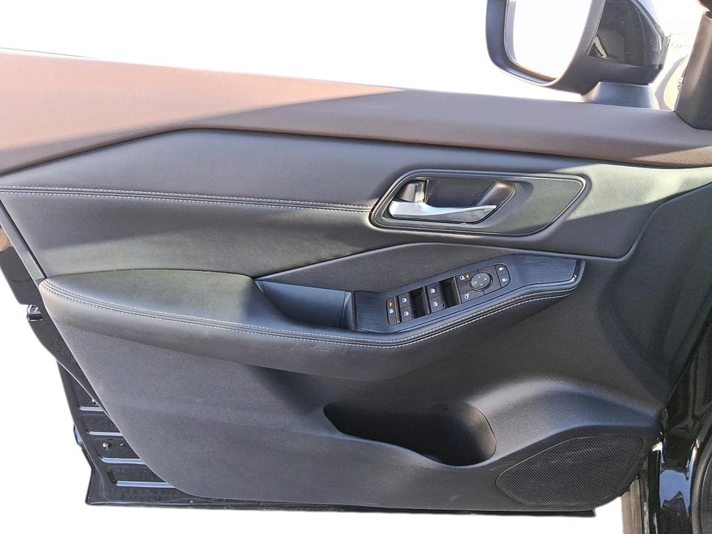 2023 Nissan Rogue SV Midnight Edition AWD CVT in Stratford, Ontario - 11 - w1024h768px