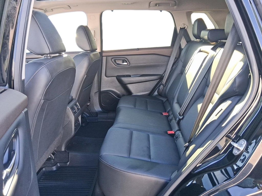 2023 Nissan Rogue SV Midnight Edition AWD CVT in Stratford, Ontario - 9 - w1024h768px