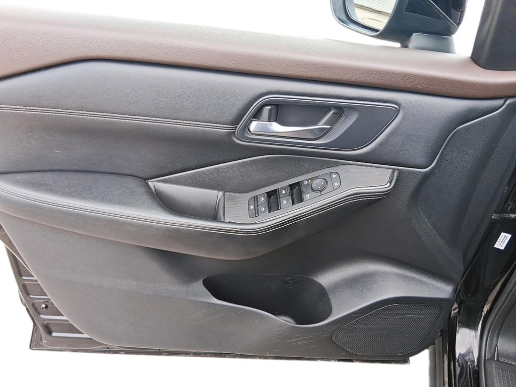 2023 Nissan Rogue SV Midnight Edition AWD CVT in Stratford, Ontario - 12 - w1024h768px