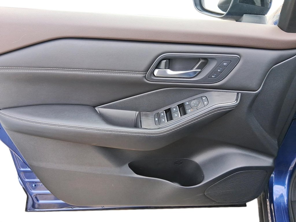 2023 Nissan Rogue SL AWD CVT in Stratford, Ontario - 11 - w1024h768px