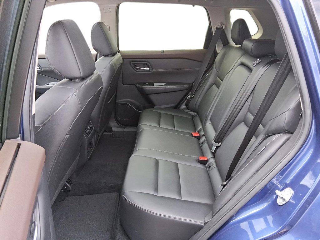 2023 Nissan Rogue SL AWD CVT in Stratford, Ontario - 9 - w1024h768px